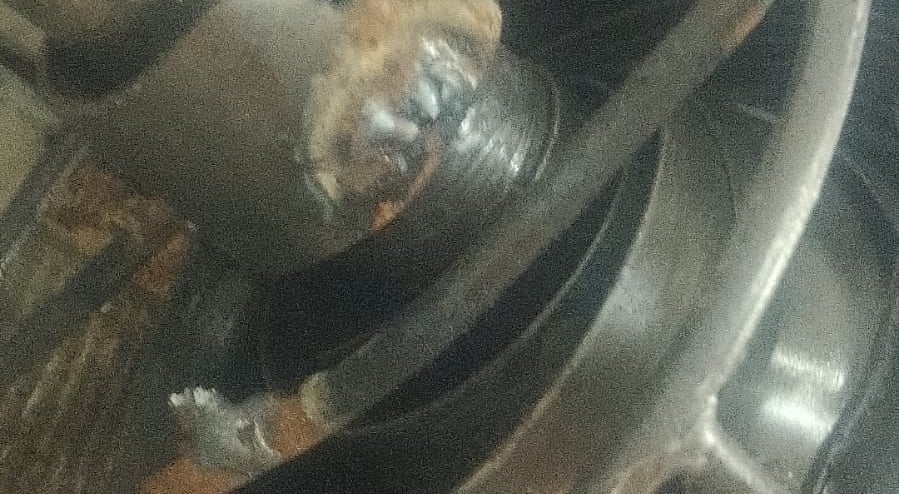 Comparação entre porta de enrolar manual e automática